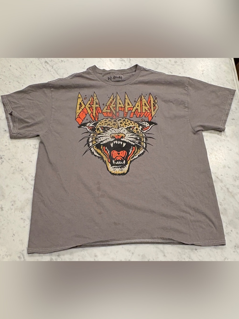 Def Leppard Tour Tee, Men's Large, great shirt , smalll light spots near bottom